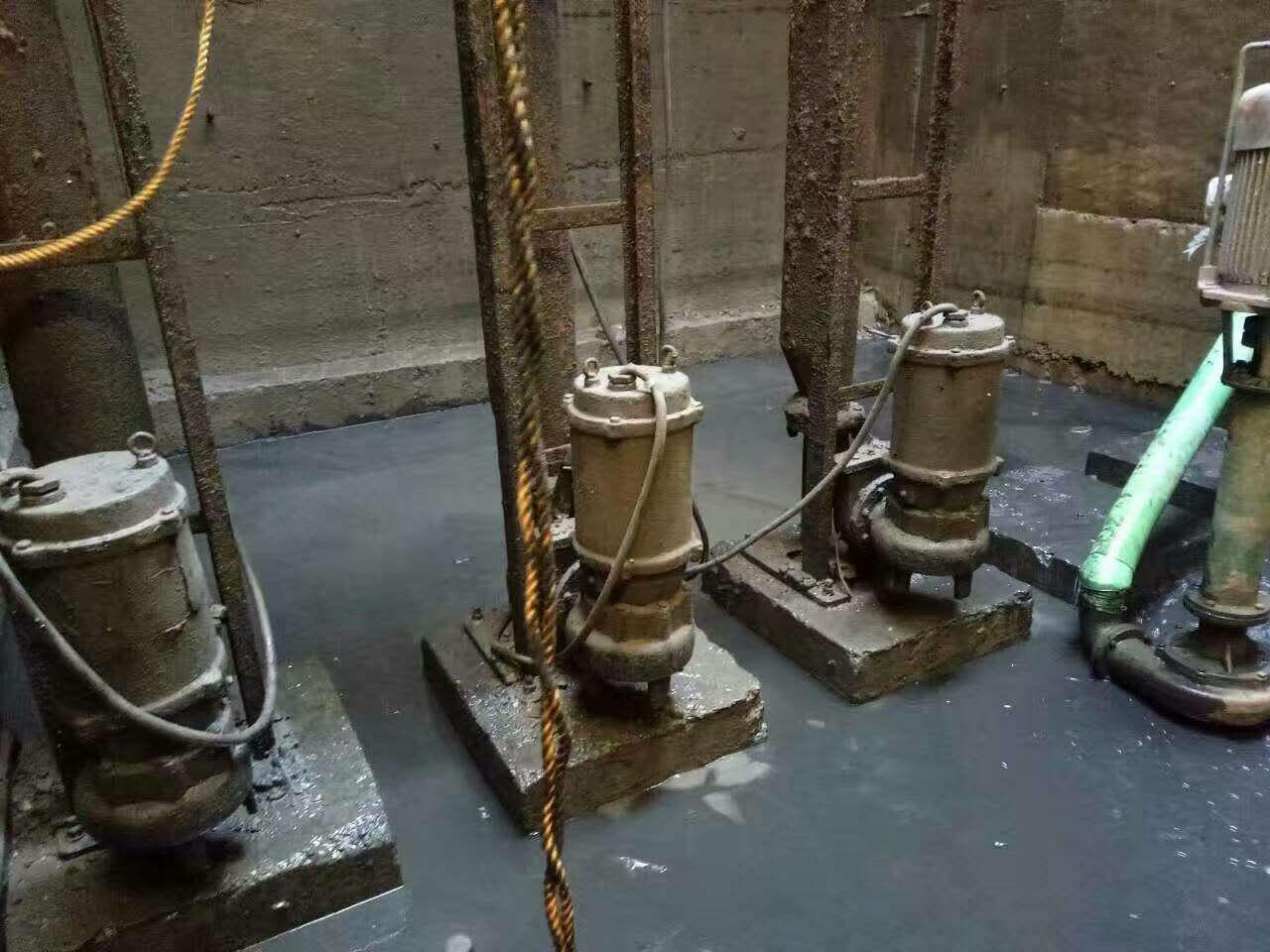 荔浦污水池清理