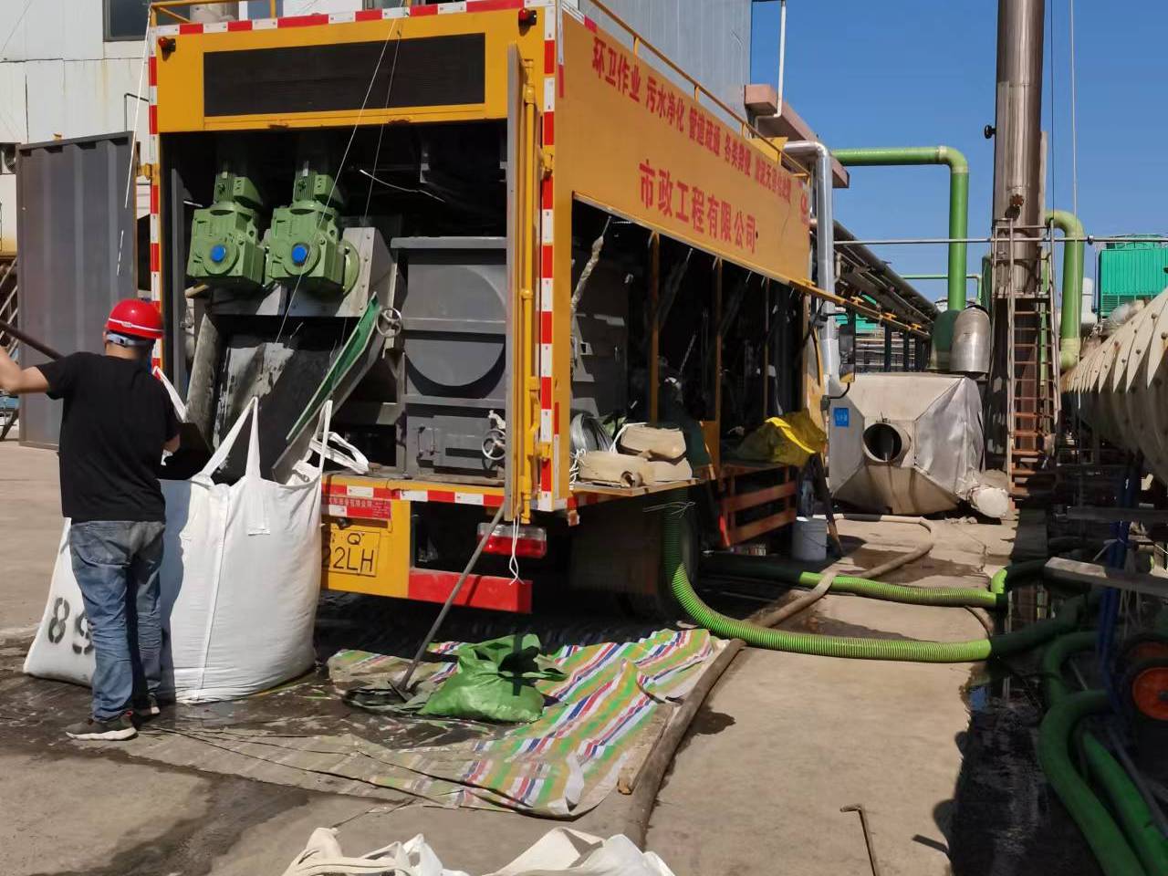 荔浦淤泥压干处理