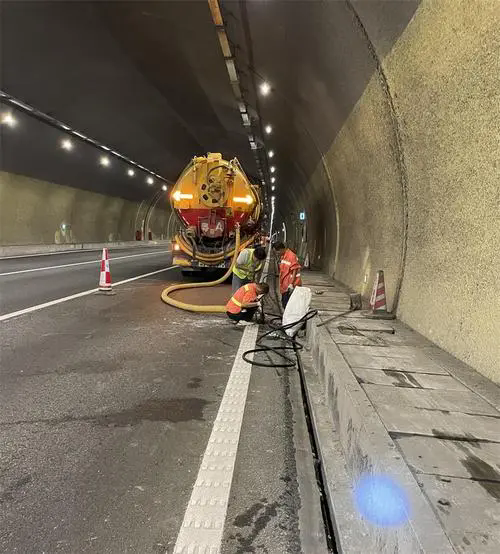 荔浦隧道排水渠清淤